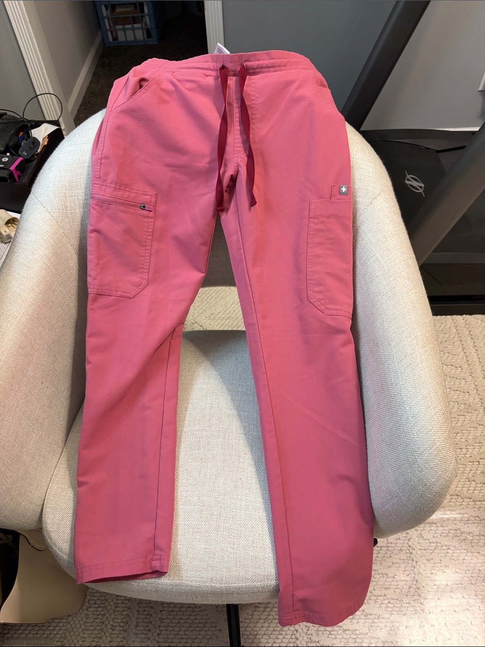 Women’s Figs Yola skinny scrub bottoms in Rose